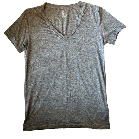 WOMEN / GAPFIT ACTIVE‎ TOPS -GapFit Breathe V-Neck T-Shirt - Picture 2 of 5